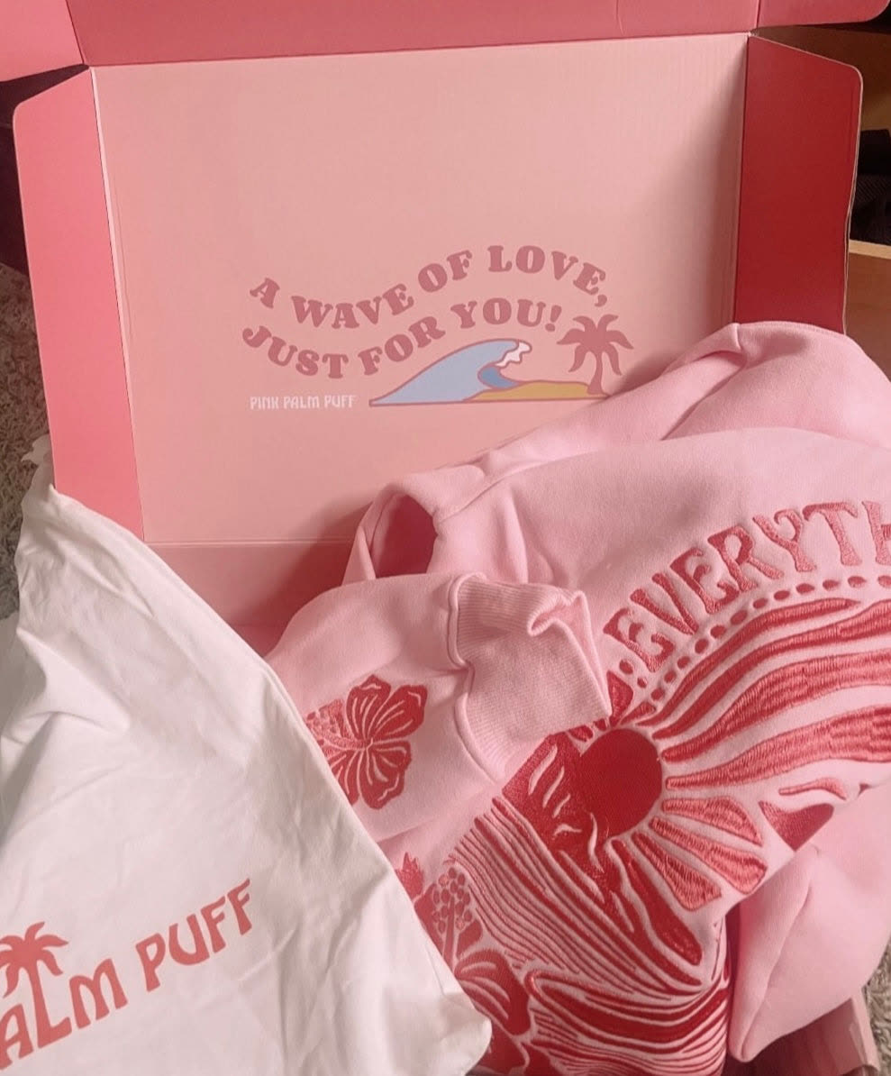 The Pink Palm Puff unboxing moment